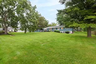 334 Maple Way, Waukesha, WI 53188 - Photo 4