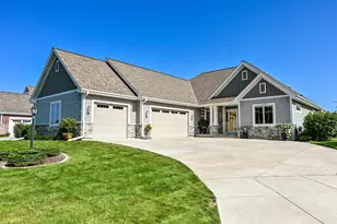 N57W19704 Holly Ct, Menomonee Falls, WI 53051 - Photo 38