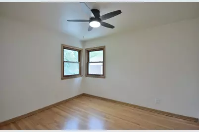 3122 W Rochelle Ave, Glendale, WI 53209 - Photo 18