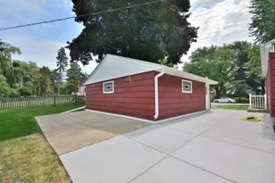 3122 W Rochelle Ave, Glendale, WI 53209 - Photo 14