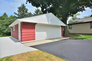 3122 W Rochelle Ave, Glendale, WI 53209 - Photo 20