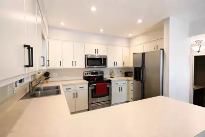 7  Greenwood Ct, Racine, WI 53402 - Photo 12
