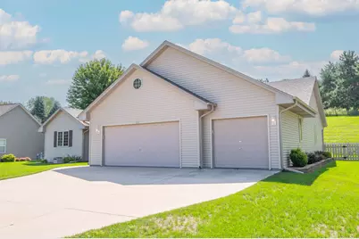1271  Orchard Cir, Oconomowoc, WI 53066 - Photo 4