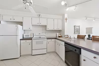 2525 S Shore Dr #8E, Milwaukee, WI 53207 - Photo 6
