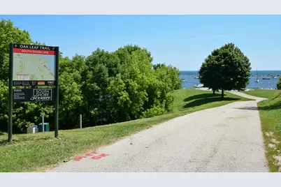 2525 S Shore Dr #8E, Milwaukee, WI 53207 - Photo 22