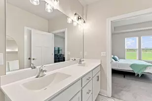 W218N16071 Tiger Lily Dr, Jackson, WI 53037 - Photo 18