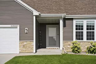 W218N16071 Tiger Lily Dr, Jackson, WI 53037 - Photo 2
