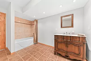 W173N10167 Woodbridge Ln, Germantown, WI 53022 - Photo 34