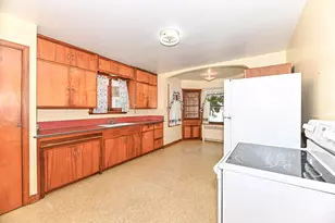 3657 S 14th St, Milwaukee, WI 53221 - Photo 10