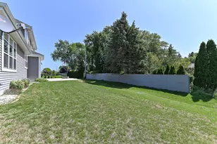 1515 E Maple View Dr, Oak Creek, WI 53154 - Photo 10