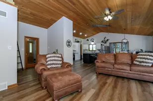 11506 W Janet Ct, Franklin, WI 53132 - Photo 10