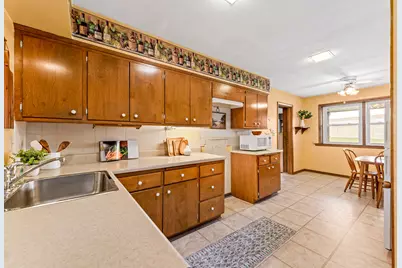 11307 W Garfield Ave, Wauwatosa, WI 53226 - Photo 4