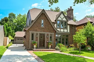 4848 N Woodburn St, Whitefish Bay, WI 53217 - Photo 4