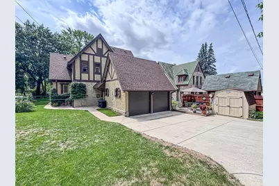 210 W College Ave, Waukesha, WI 53186 - Photo 38