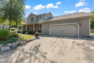 570 Connor Ct, Lake Mills, WI 53551 - Photo 2