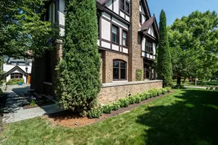 3107 N Shepard Ave, Milwaukee, WI 53211 - Photo 8