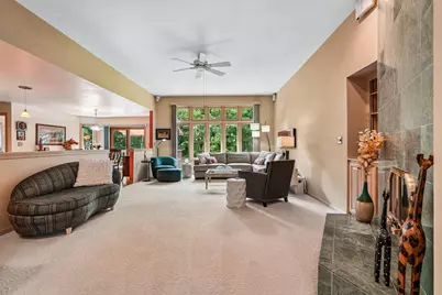 493  Lillian Ct, Delafield, WI 53018 - Photo 16