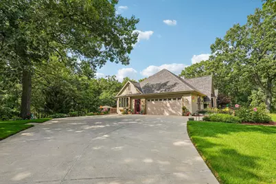 493  Lillian Ct, Delafield, WI 53018 - Photo 6