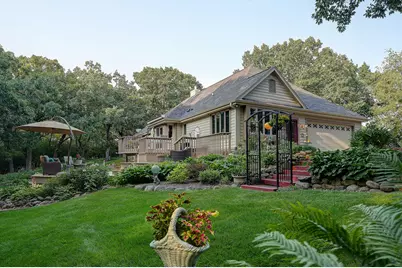 493  Lillian Ct, Delafield, WI 53018 - Photo 10