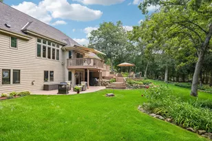 493 Lillian Ct, Delafield, WI 53018 - Photo 4