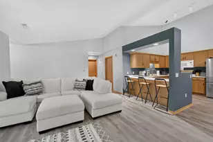 6115 S Creekside Dr, Cudahy, WI 53110 - Photo 6