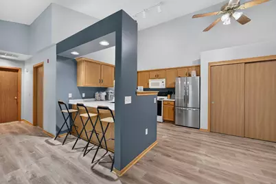 6115 S Creekside Dr #12, Cudahy, WI 53110 - Photo 10