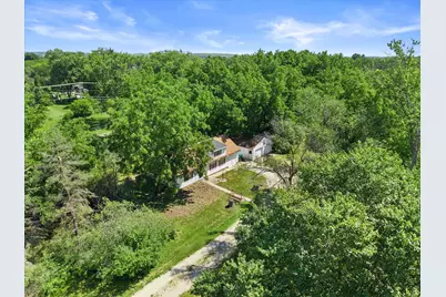 W156N7968  Pilgrim Rd, Menomonee Falls, WI 53051 - Photo 8