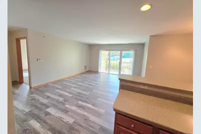 520  Windstone Dr, Hartland, WI 53029 - Photo 4