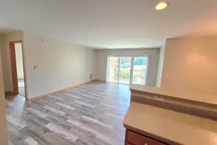 520 Windstone Dr, Hartland, WI 53029 - Photo 4