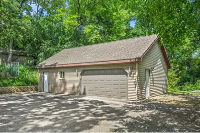 126 E Oak Crest Dr, Wales, WI 53183 - Photo 2