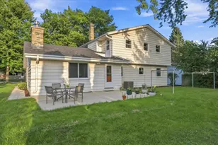 931 Fairview Dr, Port Washington, WI 53074 - Photo 2