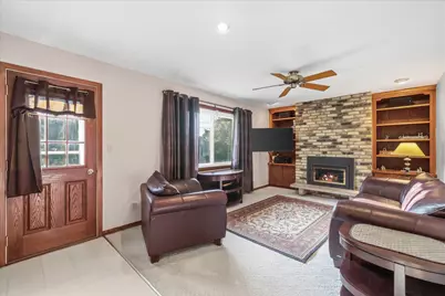 931  Fairview Dr, Port Washington, WI 53074 - Photo 4