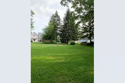139 W Oak Grove St, Juneau, WI 53039 - Photo 2