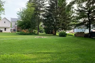 139 W Oak Grove St, Juneau, WI 53039 - Photo 2