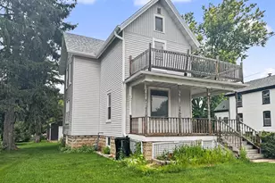 139 W Oak Grove St, Juneau, WI 53039 - Photo 2