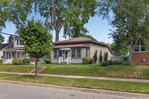 345 20th St, La Crosse, WI 54601 - Photo 1