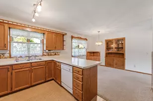 442 Sunnyside Dr, Caledonia, MN 55921 - Photo 6
