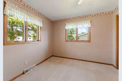 442  Sunnyside Dr, Caledonia, MN 55921 - Photo 14