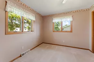 442 Sunnyside Dr, Caledonia, MN 55921 - Photo 14