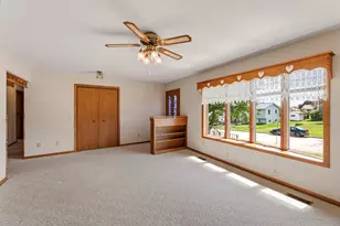 442 Sunnyside Dr, Caledonia, MN 55921 - Photo 8