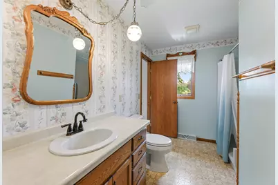 442  Sunnyside Dr, Caledonia, MN 55921 - Photo 12