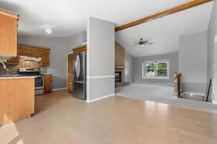 W162N10591 Auburn Ln, Germantown, WI 53022 - Photo 12