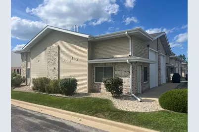 1232  Lang St, West Bend, WI 53090 - Photo 2