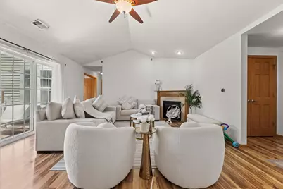 12155 W Virginia Cir #7, Franklin, WI 53132 - Photo 2