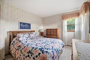 325 E Parkway Estates Dr, Oak Creek, WI 53154 - Photo 14
