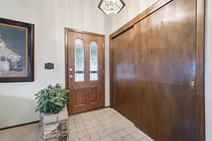 325 E Parkway Estates Dr, Oak Creek, WI 53154 - Photo 2