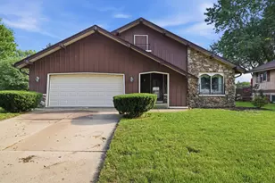 325 E Parkway Estates Dr, Oak Creek, WI 53154 - Photo 1