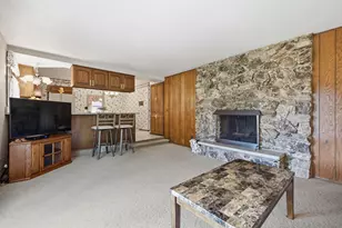 325 E Parkway Estates Dr, Oak Creek, WI 53154 - Photo 12