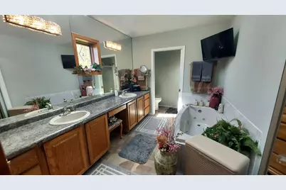 8404 S 68th St, Franklin, WI 53132 - Photo 28