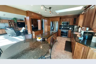 8404 S 68th St, Franklin, WI 53132 - Photo 14